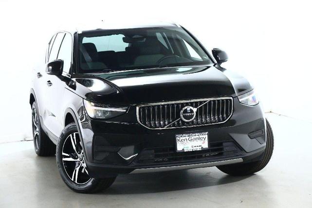 Photo of 2025 Onyx Black Metallic Volvo XC40