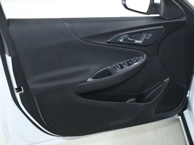 Photo of 2024 Summit White Chevrolet Malibu
