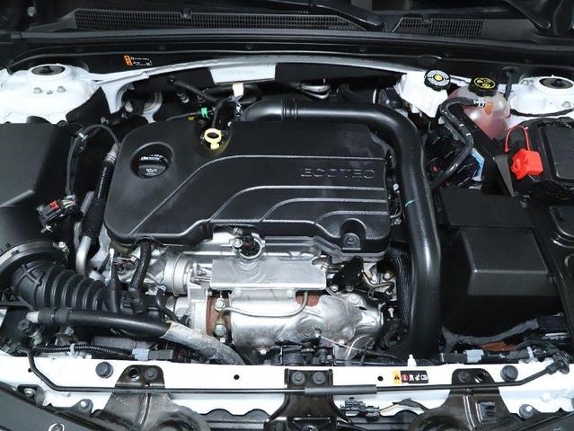 Photo of 2024 Summit White Chevrolet Malibu