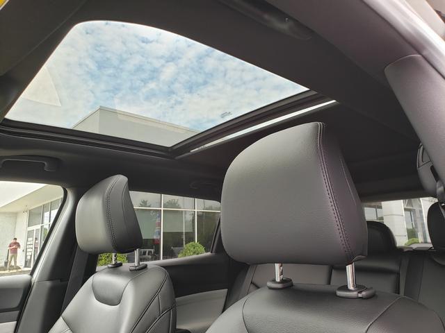 Photo of 2025 Bright White Clearcoat Jeep Compass
