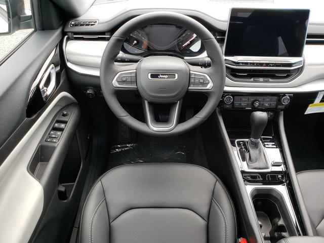 Photo of 2025 Bright White Clearcoat Jeep Compass