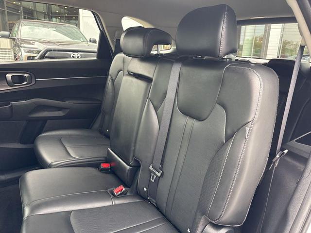 Photo of 2024 Glacial White Pearl Kia Sorento