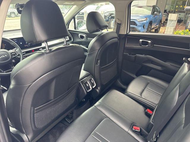 Photo of 2024 Glacial White Pearl Kia Sorento