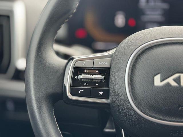 Photo of 2024 Glacial White Pearl Kia Sorento