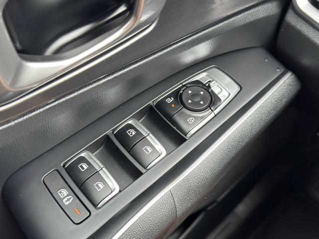 Photo of 2024 Glacial White Pearl Kia Sorento