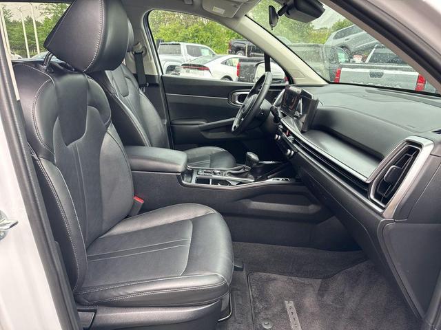 Photo of 2024 Glacial White Pearl Kia Sorento
