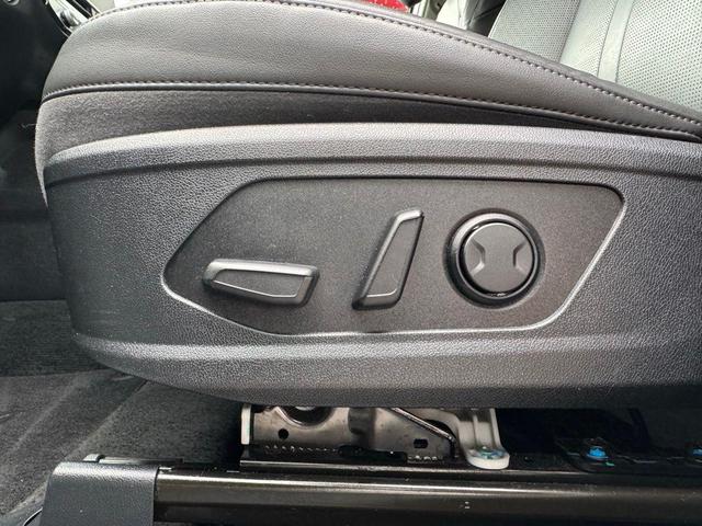 Photo of 2024 Glacial White Pearl Kia Sorento
