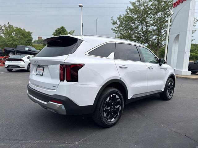 Photo of 2024 Glacial White Pearl Kia Sorento