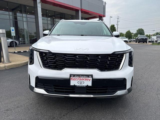 Photo of 2024 Glacial White Pearl Kia Sorento
