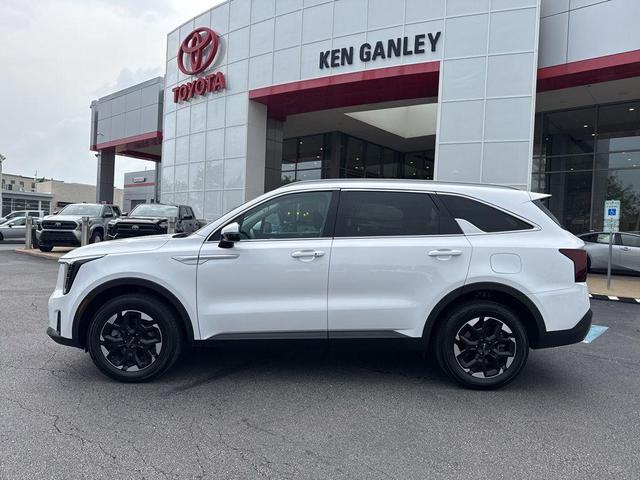 Photo of 2024 Glacial White Pearl Kia Sorento