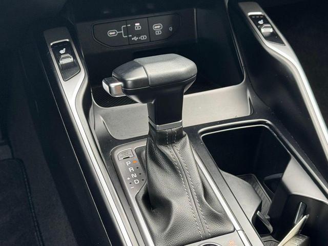 Photo of 2024 Glacial White Pearl Kia Sorento