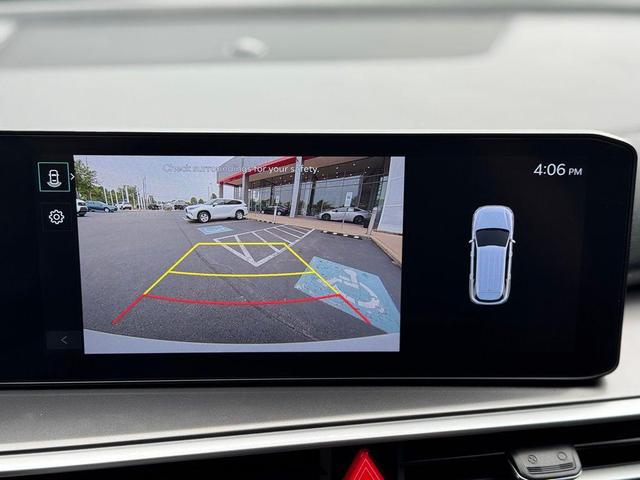 Photo of 2024 Glacial White Pearl Kia Sorento