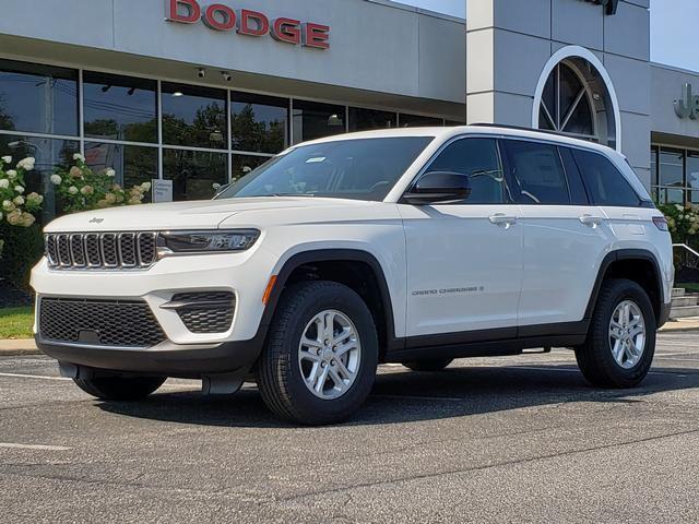 Photo of 2025 Bright White Clearcoat Jeep Grand Cherokee