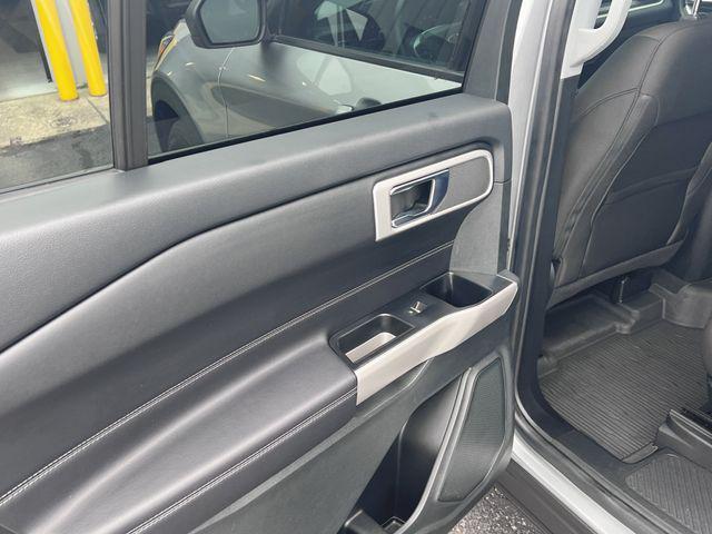 Photo of 2022 Iconic Silver Metallic Ford Explorer