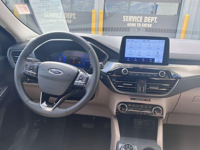 Photo of 2022 Agate Black Metallic Ford Escape