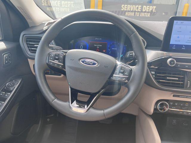 Photo of 2022 Agate Black Metallic Ford Escape