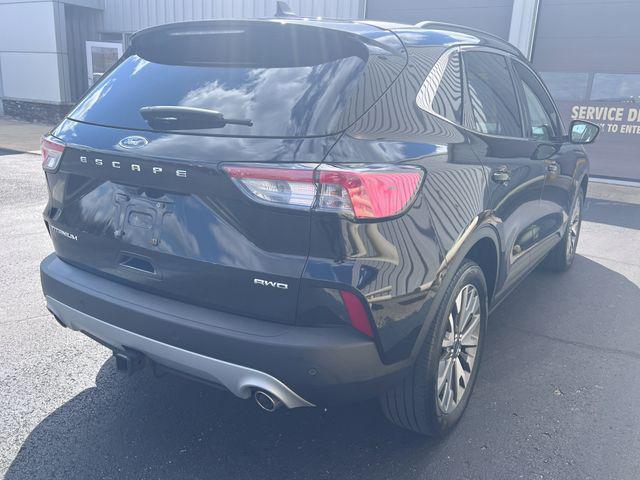 Photo of 2022 Agate Black Metallic Ford Escape