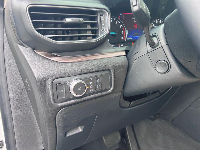 Photo of 2022 White Metallic Ford Explorer