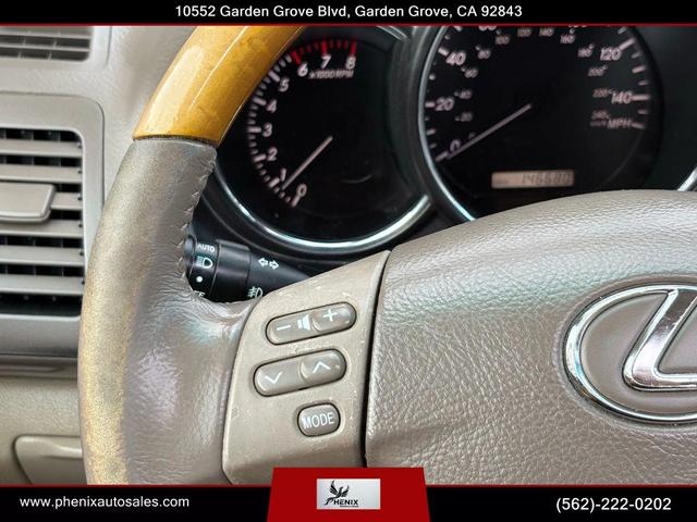 Photo of 2005 Crystal White Lexus RX 330