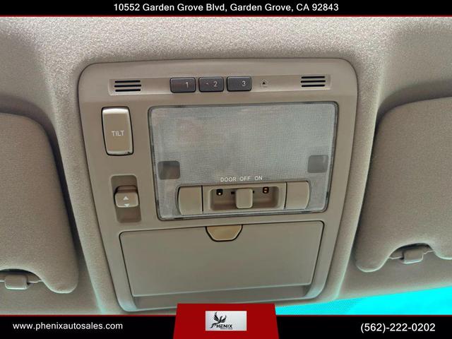 Photo of 2005 Crystal White Lexus RX 330