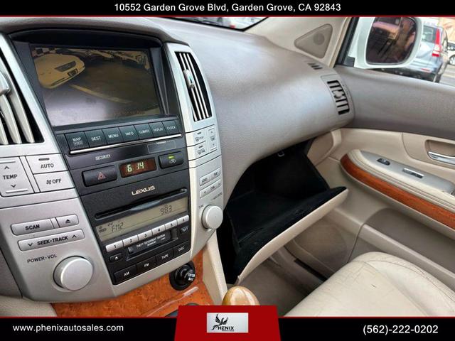 Photo of 2005 Crystal White Lexus RX 330