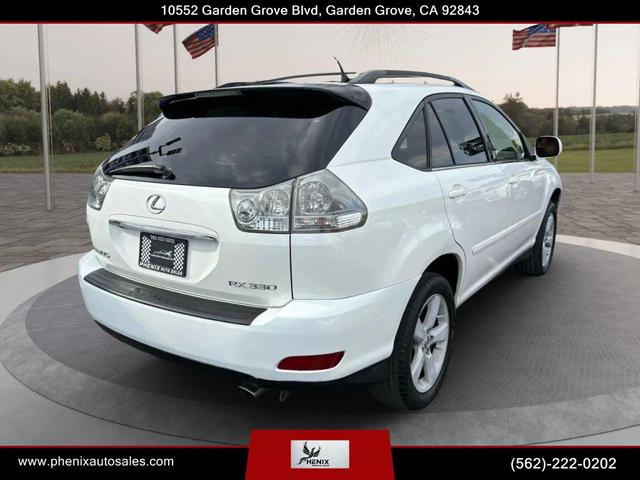 Photo of 2005 Crystal White Lexus RX 330
