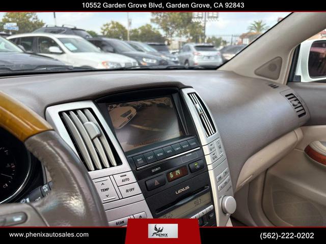 Photo of 2005 Crystal White Lexus RX 330
