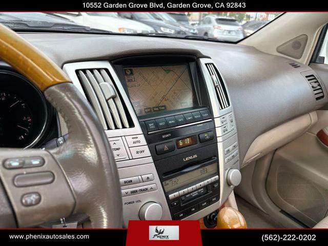 Photo of 2005 Crystal White Lexus RX 330