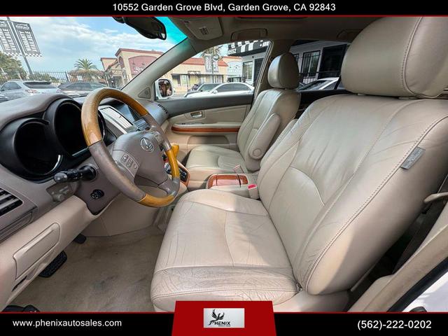 Photo of 2005 Crystal White Lexus RX 330