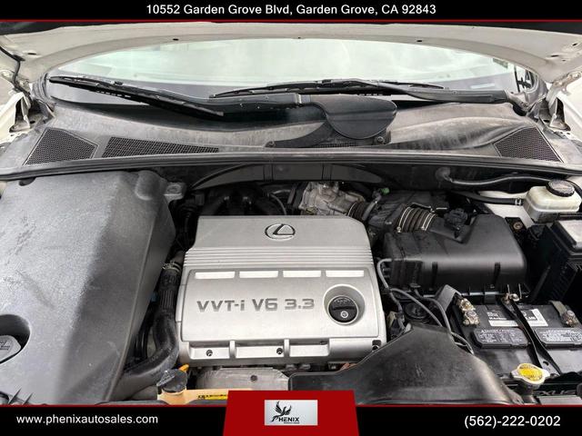 Photo of 2005 Crystal White Lexus RX 330
