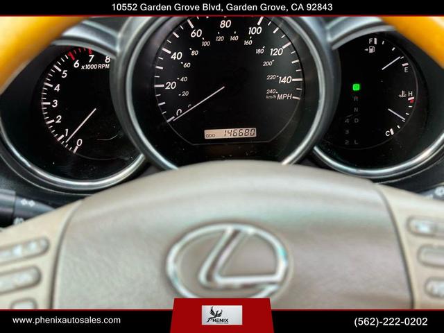 Photo of 2005 Crystal White Lexus RX 330