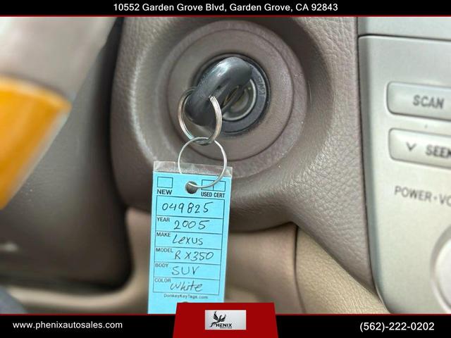 Photo of 2005 Crystal White Lexus RX 330