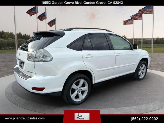 Photo of 2005 Crystal White Lexus RX 330
