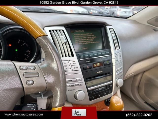 Photo of 2005 Crystal White Lexus RX 330
