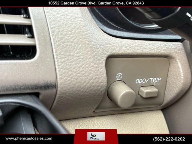 Photo of 2005 Crystal White Lexus RX 330