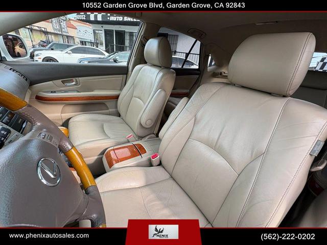 Photo of 2005 Crystal White Lexus RX 330