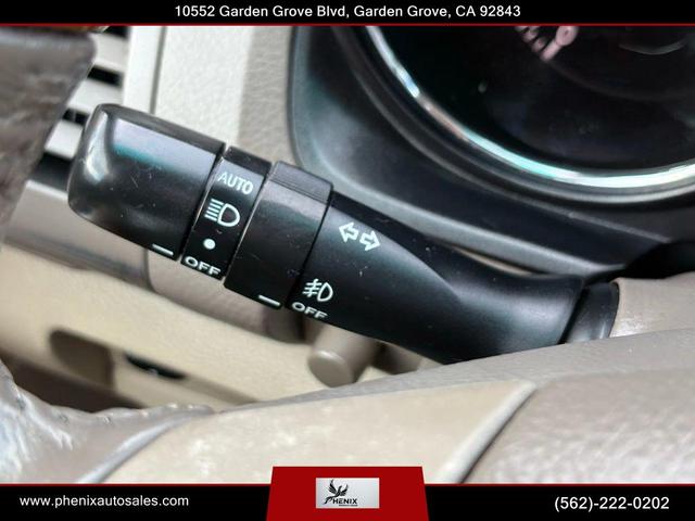 Photo of 2005 Crystal White Lexus RX 330