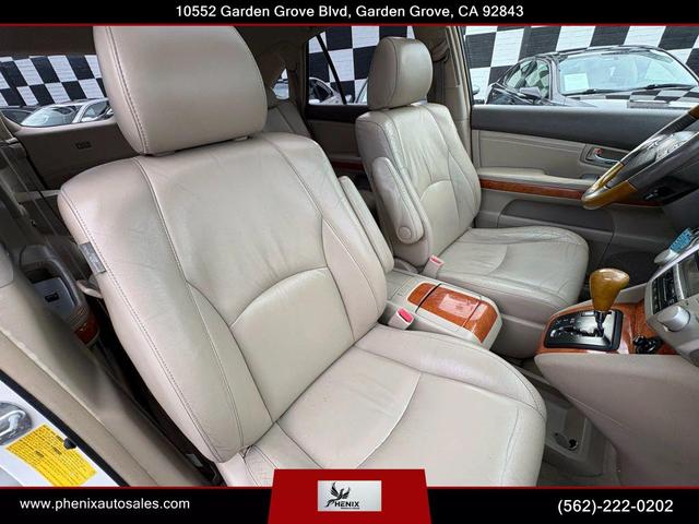 Photo of 2005 Crystal White Lexus RX 330