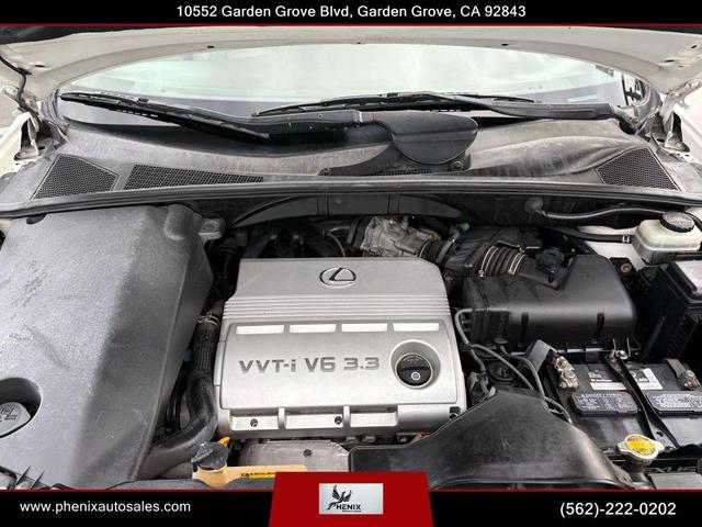 Photo of 2005 Crystal White Lexus RX 330