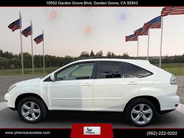Photo of 2005 Crystal White Lexus RX 330