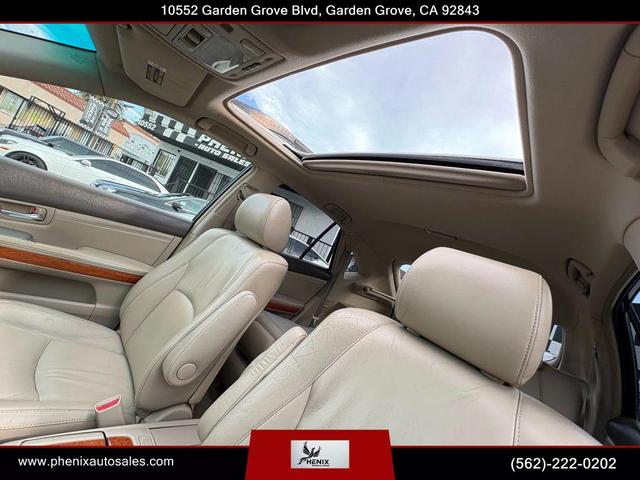 Photo of 2005 Crystal White Lexus RX 330