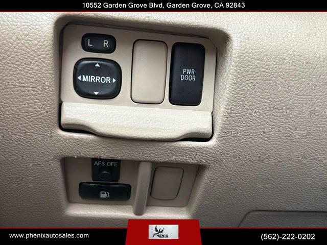 Photo of 2005 Crystal White Lexus RX 330