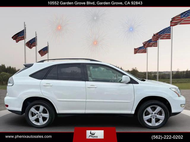 Photo of 2005 Crystal White Lexus RX 330