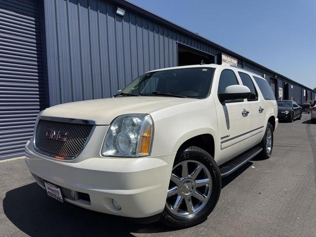 Photo of 2010 White GMC Yukon XL