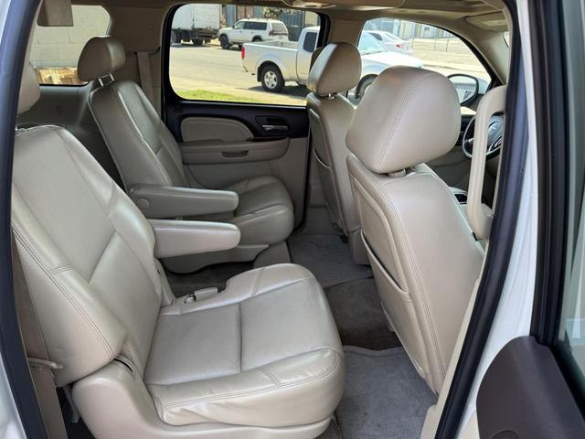 Photo of 2010 White GMC Yukon XL