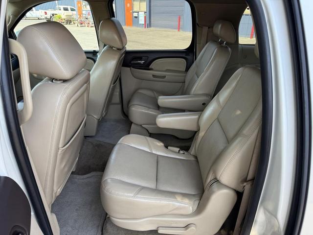Photo of 2010 White GMC Yukon XL