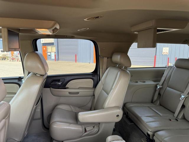 Photo of 2010 White GMC Yukon XL