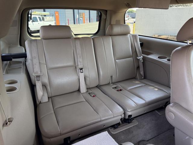Photo of 2010 White GMC Yukon XL