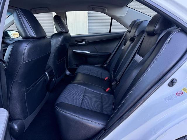 Photo of 2013 Super White Toyota Camry