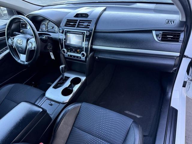 Photo of 2013 Super White Toyota Camry